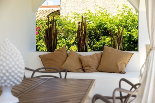 Terrazza con Tavolo e Divano all'aperto